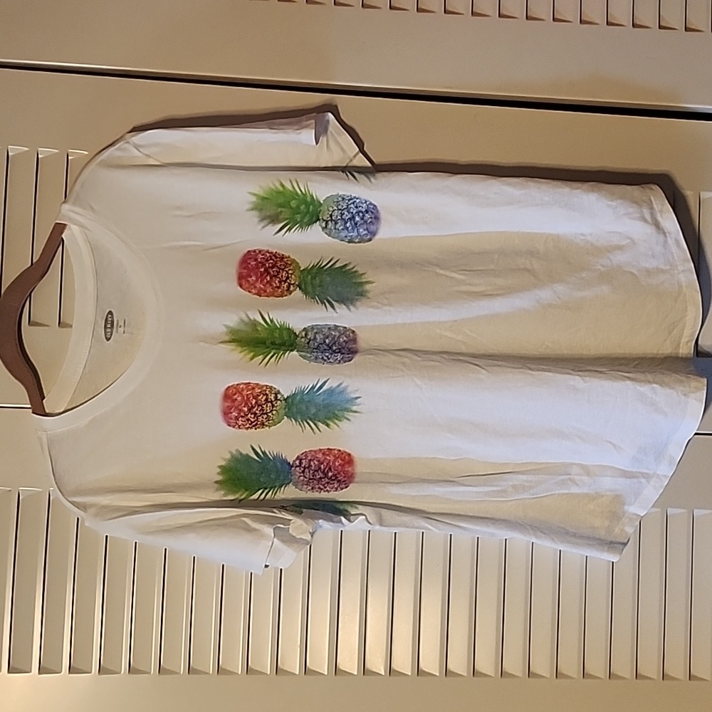 3 bundled items for $10 Old navy pineapple tshirt